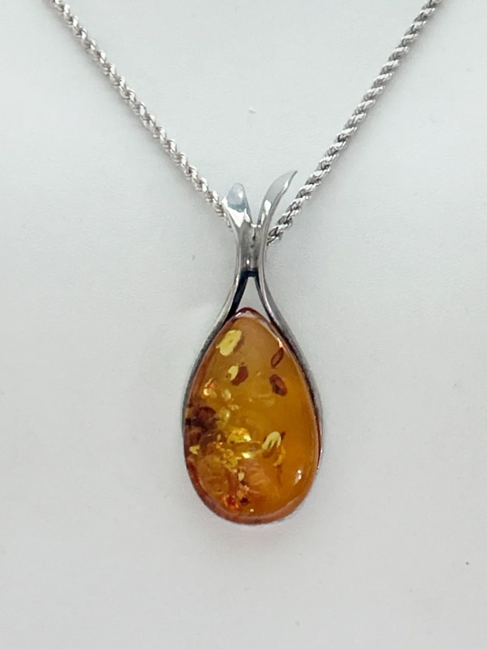 Vintage Baltic Amber Teardrop Sterling Silver Necklace - Picture 3 of 11